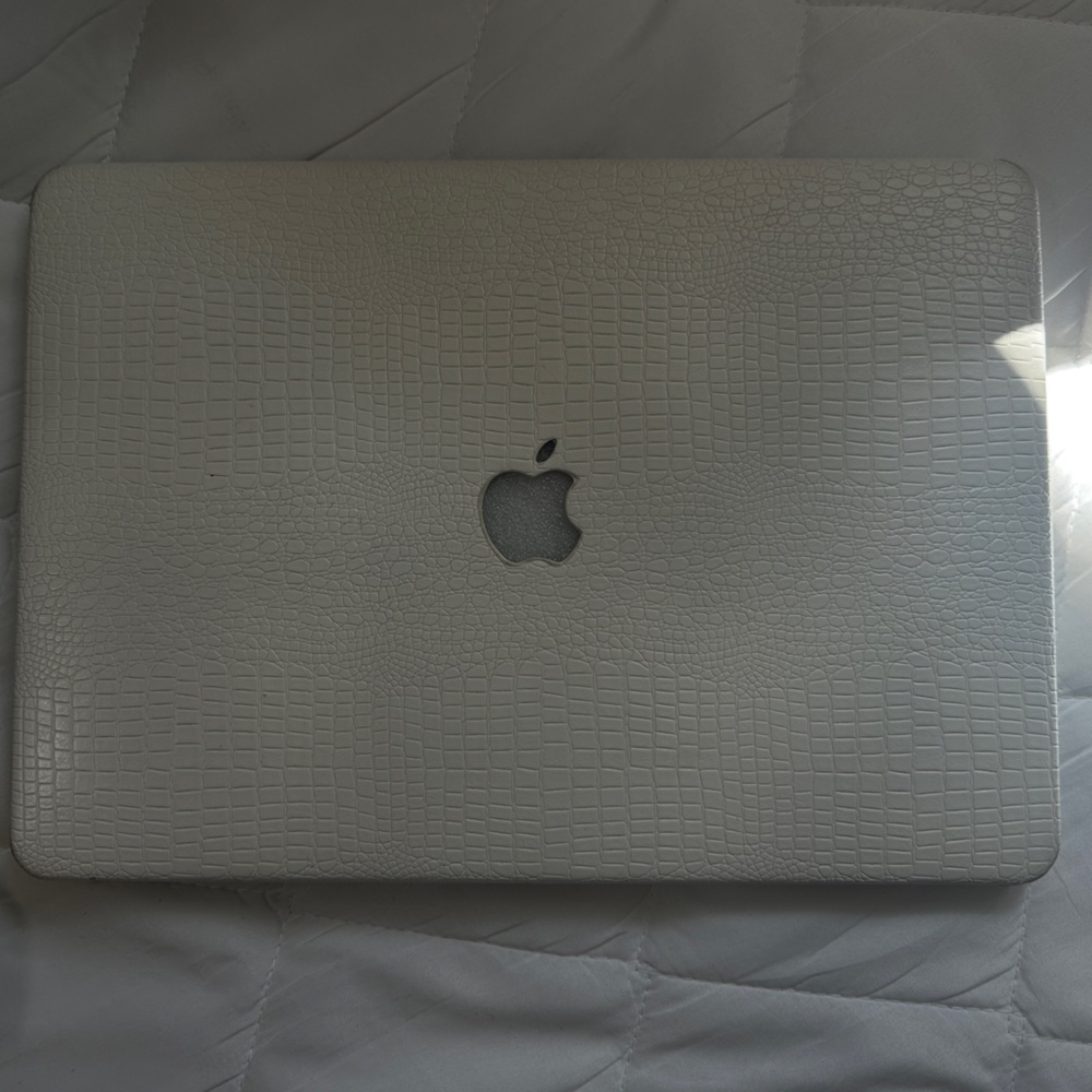 Crocodile-Style Case for MacBook Pro 13” (2020) – Touch Bar Model